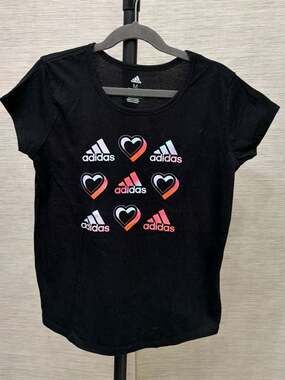 adidas Women's Heart Graphic Scoop Neck T-Shirt Black